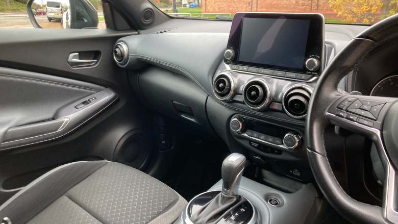 Nissan Juke 1.0 DiG-T 114 N-Connecta 5dr DCT Petrol Hatchback